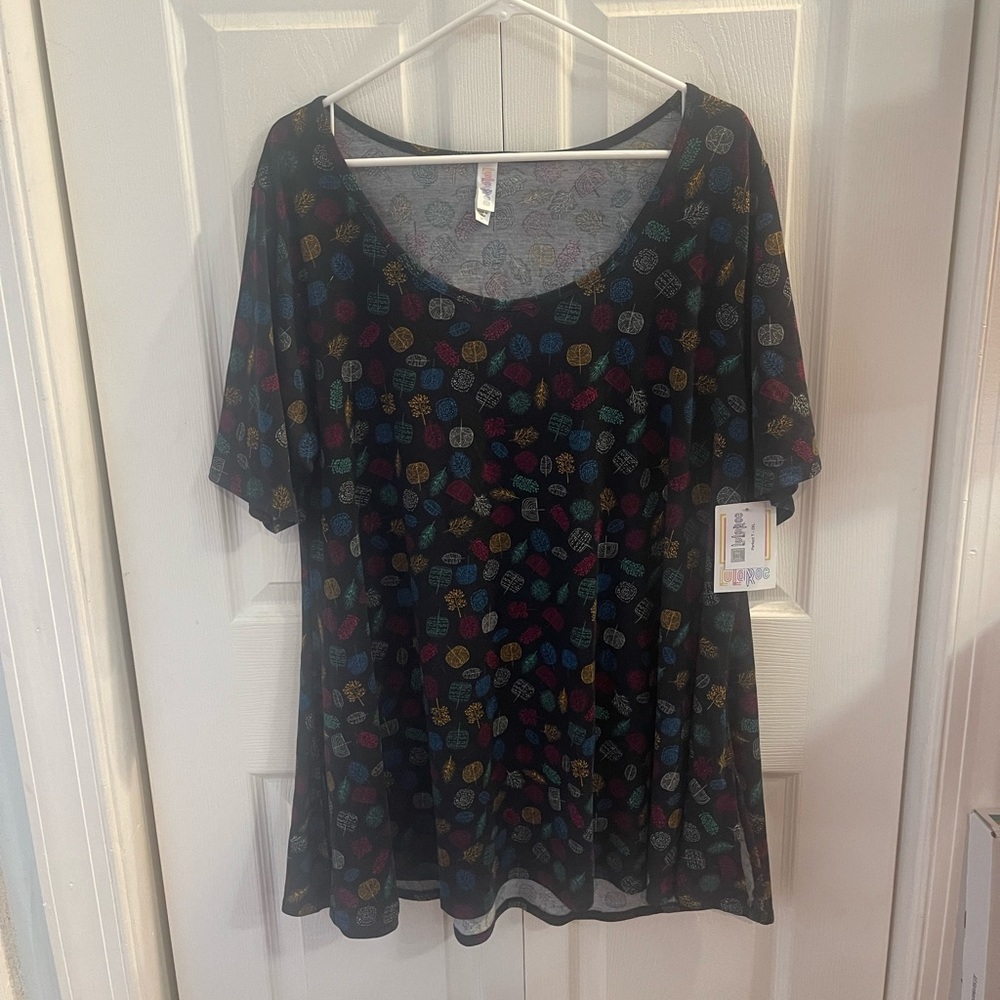 NWT Lularoe “The Perfect T”